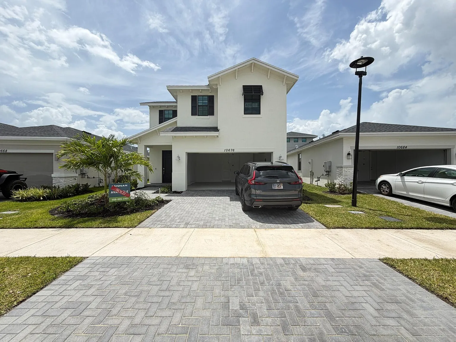 3 bed, 3.0 bath, 2004 sqft, $2,800 — Photo 2
