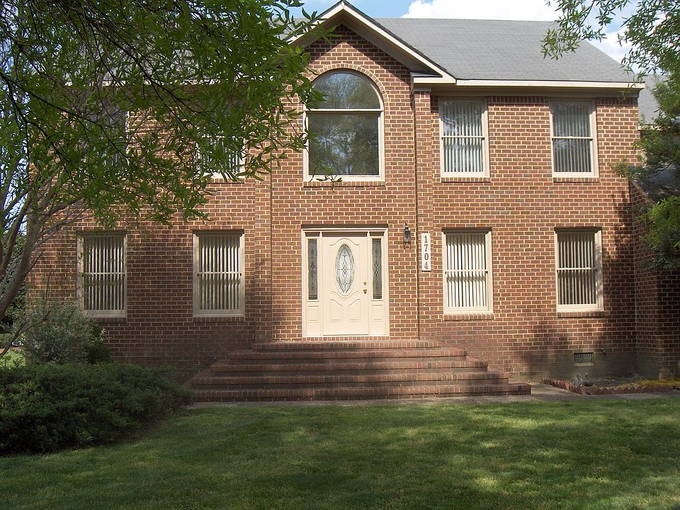 1st image of 1704 Hurlingham Ct