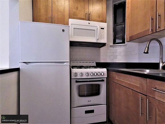 4th image of 1584 1st Ave APT 4S