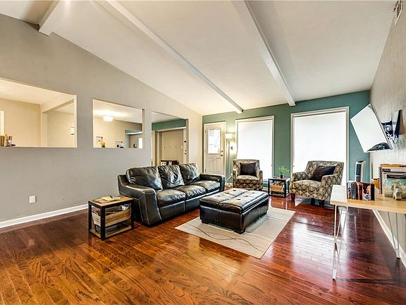 5th image of 635 Center Cir