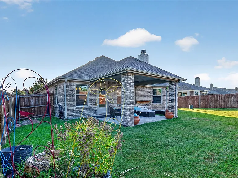 305 Acadia Ln — Photo 30
