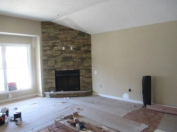 2nd image of 704 Willowcrest Pl