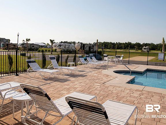 4th image of 801 Vacation Cir