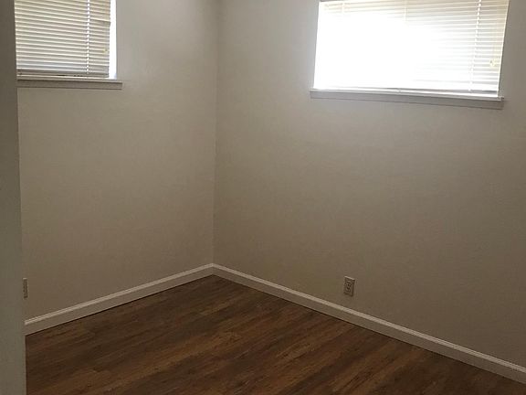 other side of bedroom
