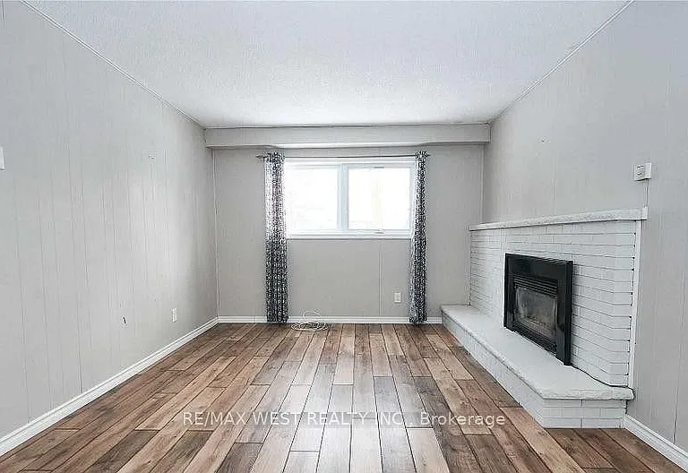 323 Centre St — Photo 5
