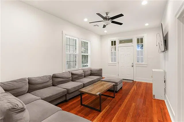 6 bed, 3.0 bath, 1992 sqft, $6,600 — Photo 4