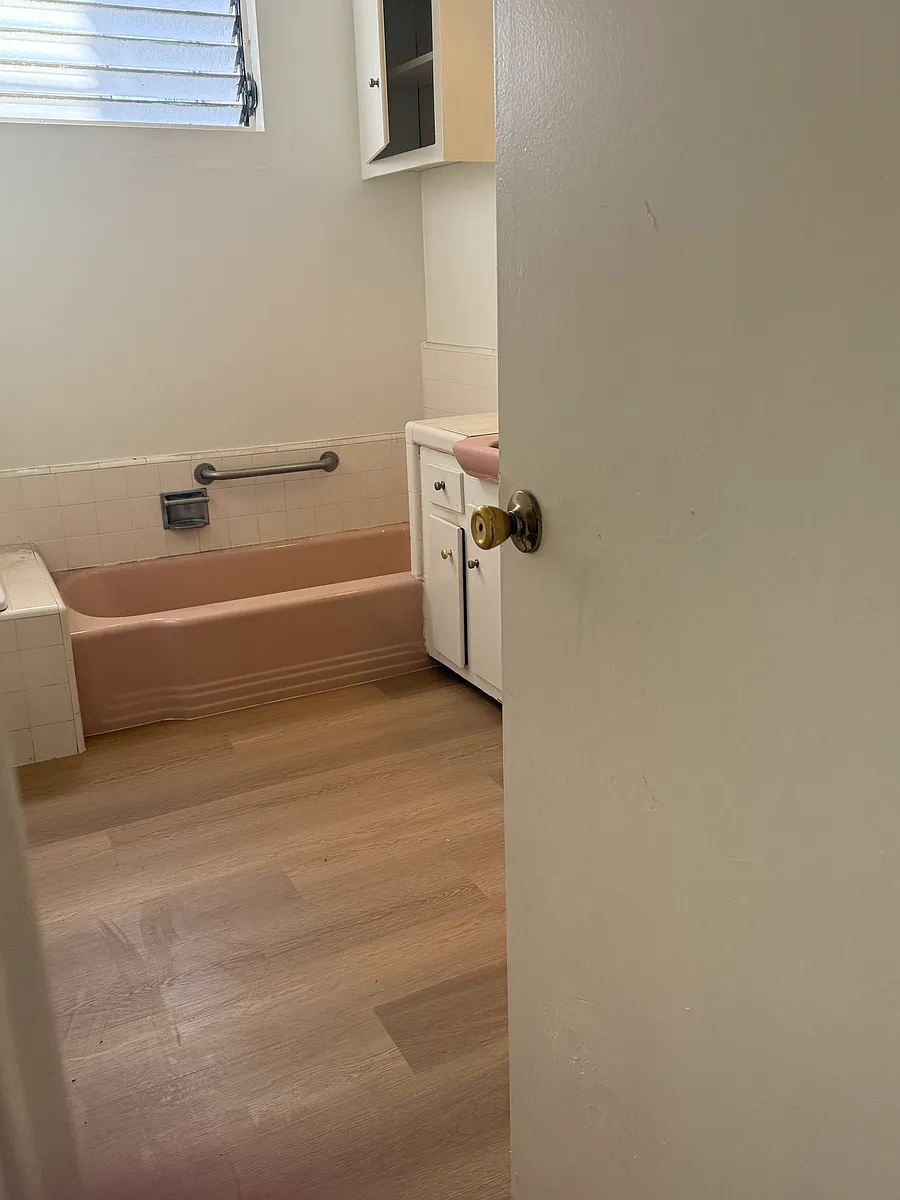 Building Photo - 934 N Genesee Ave #5
