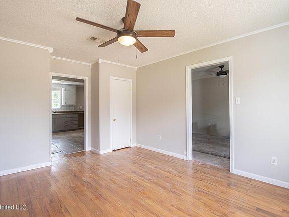 3rd image of 908 Sweetgum Dr