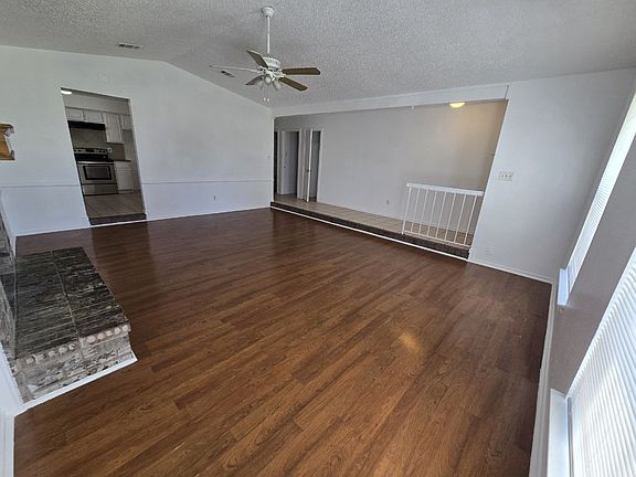 4th image of 2509 Hollydale Dr