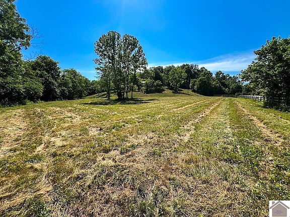 2nd image of 2075 Cedar Rd
