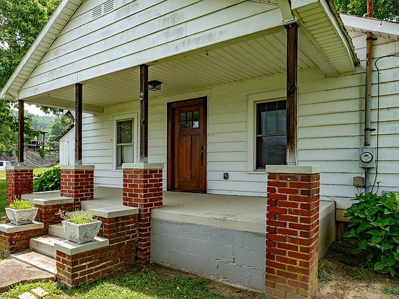 4th image of 380 Riverview Dr