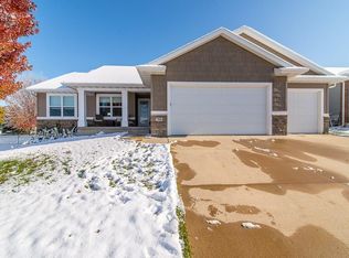 706 Wild Pine Ct, Springville, IA 52336