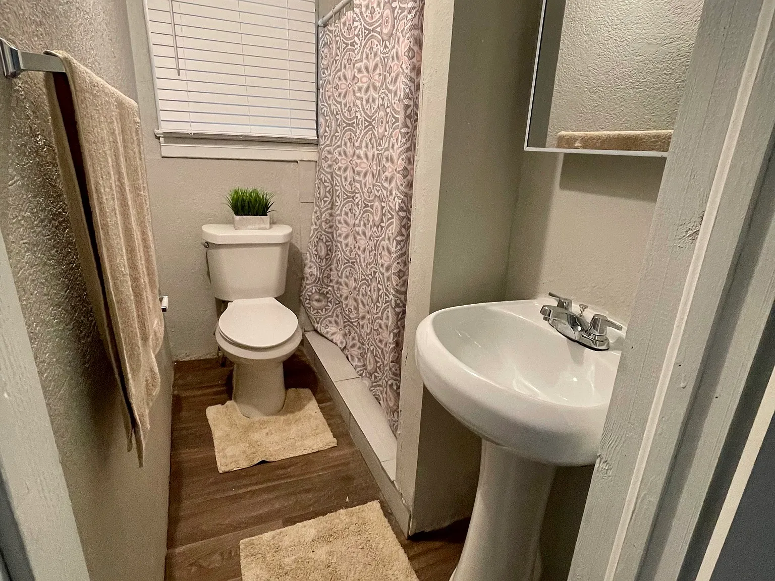 3305 Laura's Apartments — Photo 4