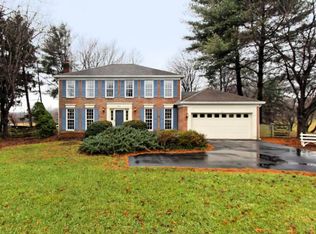 918 Riva Ridge Dr, Great Falls, VA 22066