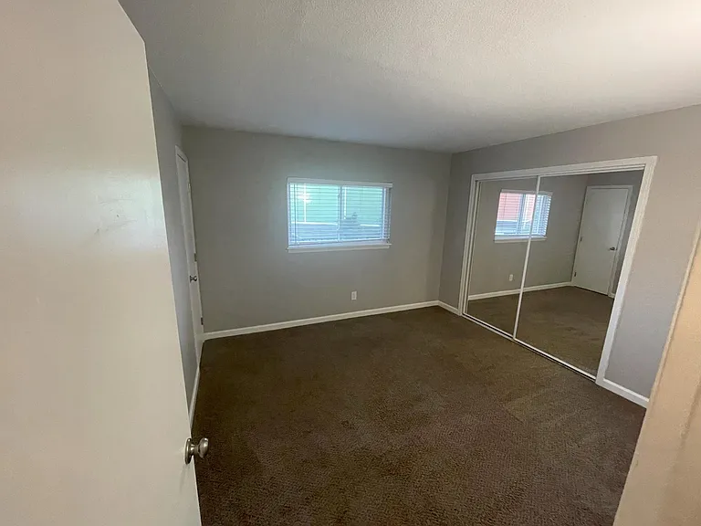 556 Winnie Way — Photo 18