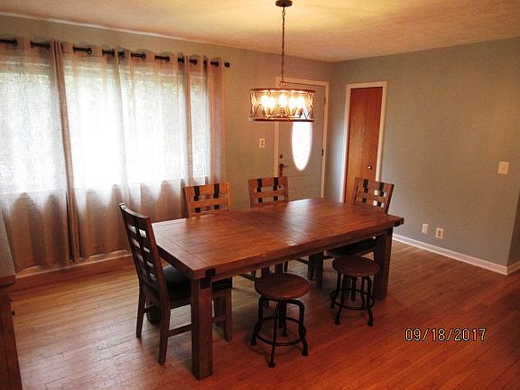 5th image of 4521 Justine St