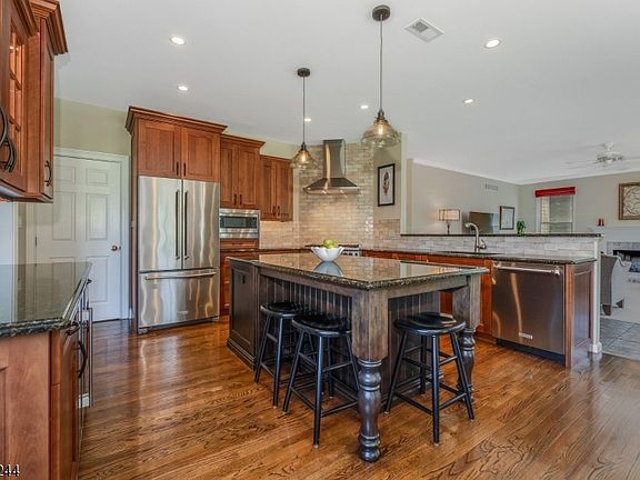 4th image of 27 Kalan Farm Rd
