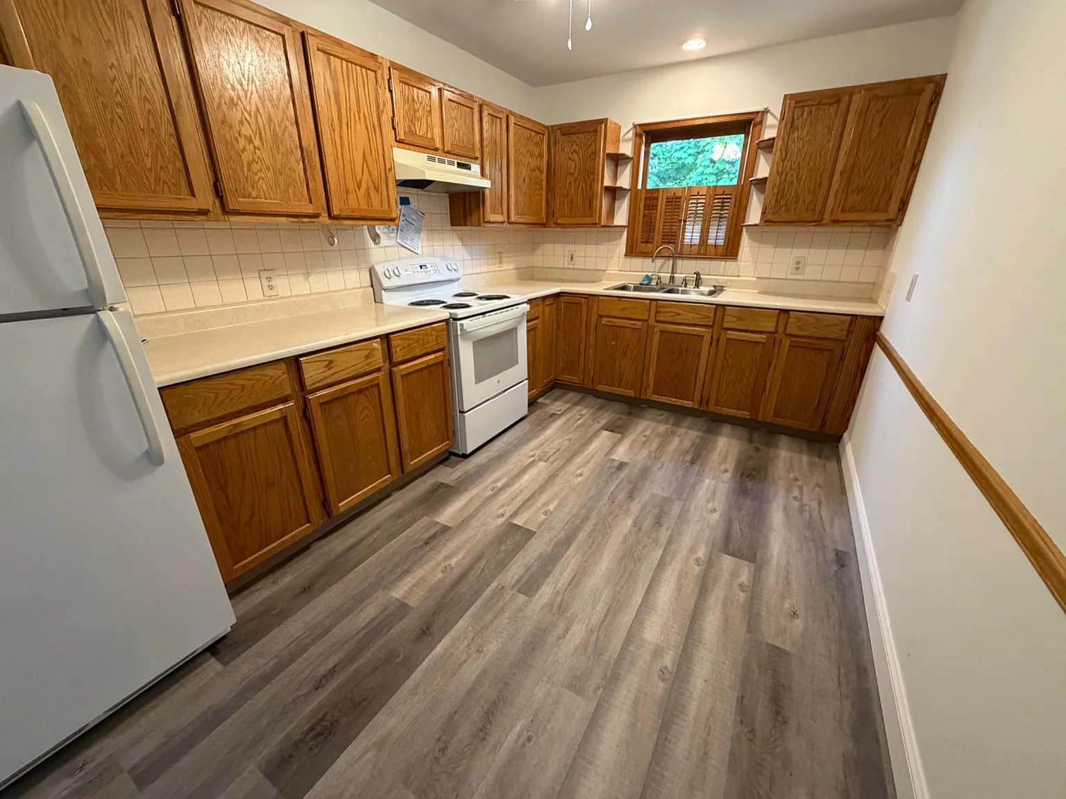 3 bed, 2.0 bath, 1100 sqft, $2,300 — Photo 4
