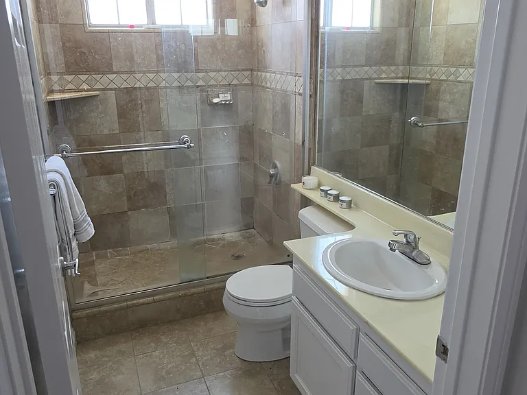 1076 S Orange Grove Ave #1 — Photo 20