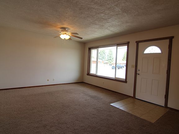3rd image of 673 Cambridge Dr APT 3