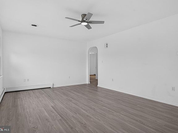 4th image of 385 Manor Rd