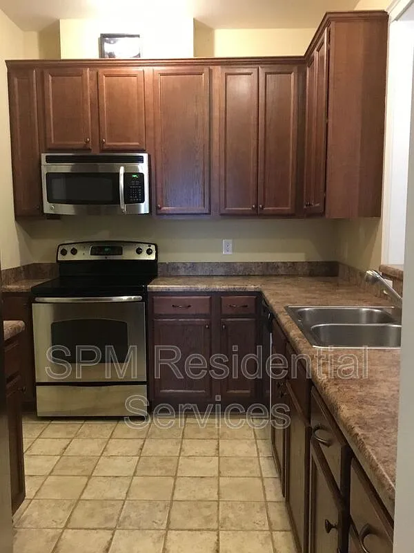 2 bed, 2.0 bath, 895 sqft, $1,595 — Photo 3
