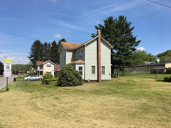3rd image of 930 Worth St