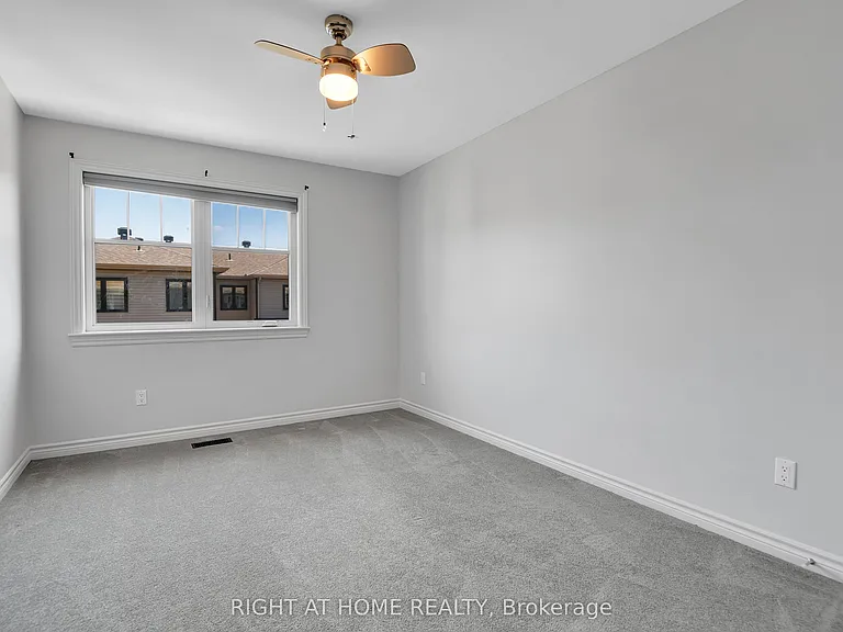 45 Mandevilla Cres — Photo 22