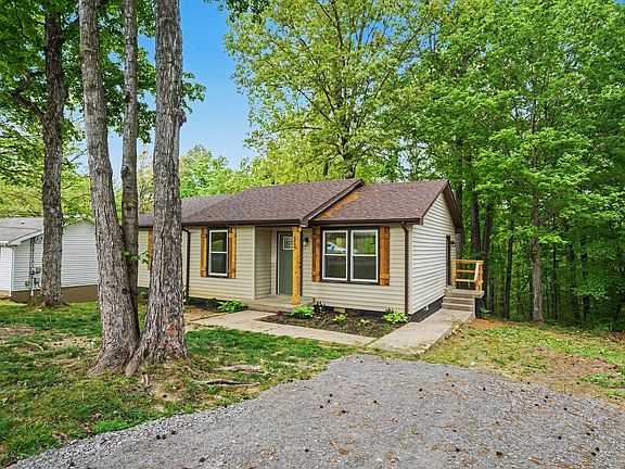 3rd image of 512 Aspen Dr
