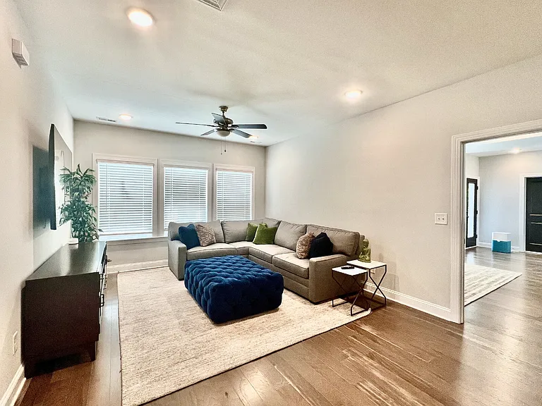 413 Belton St #413 BELTON ST — Photo 20