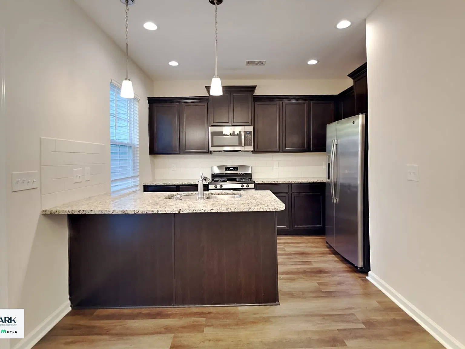 3 bed, 2.5 bath, 1288 sqft, $2,015 — Photo 4