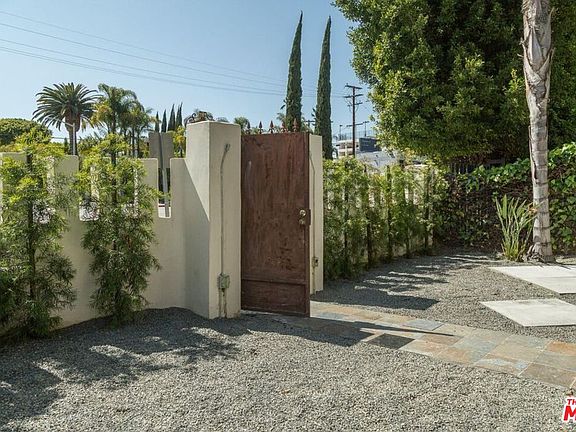 2nd image of 526 N San Vicente Blvd