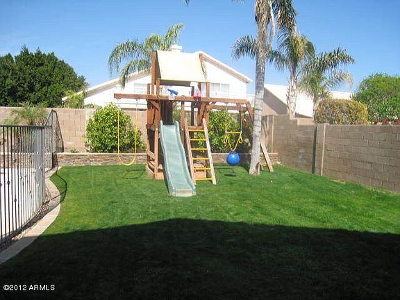 4th image of 740 W Aire Libre Ave