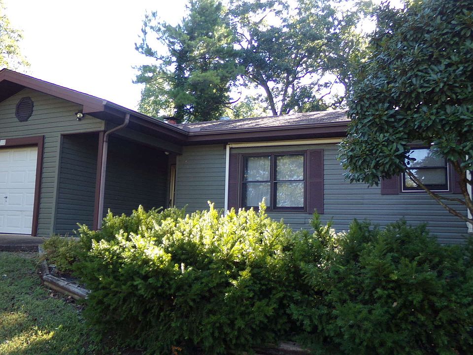 1st image of 213 E Lakeshore Dr