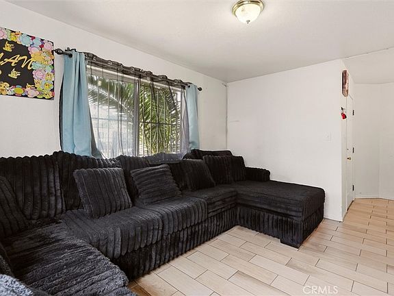 5th image of 725 E 40th Pl