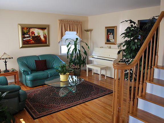 4th image of 7 Summit View Dr