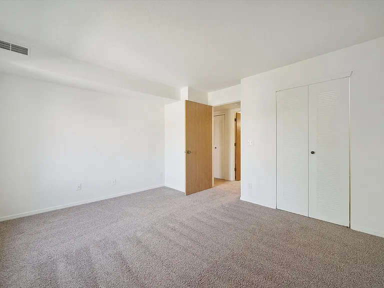One Bedroom - 1 Bed / 1 Bath - 699 Sq.Ft.