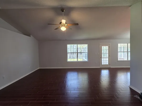 10020 Parker Lake Cir, Navarre, FL 32566