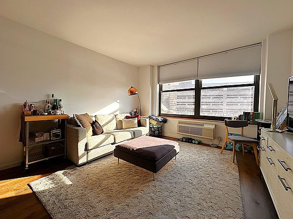 4th image of 102 Christopher Columbus Dr APT 302