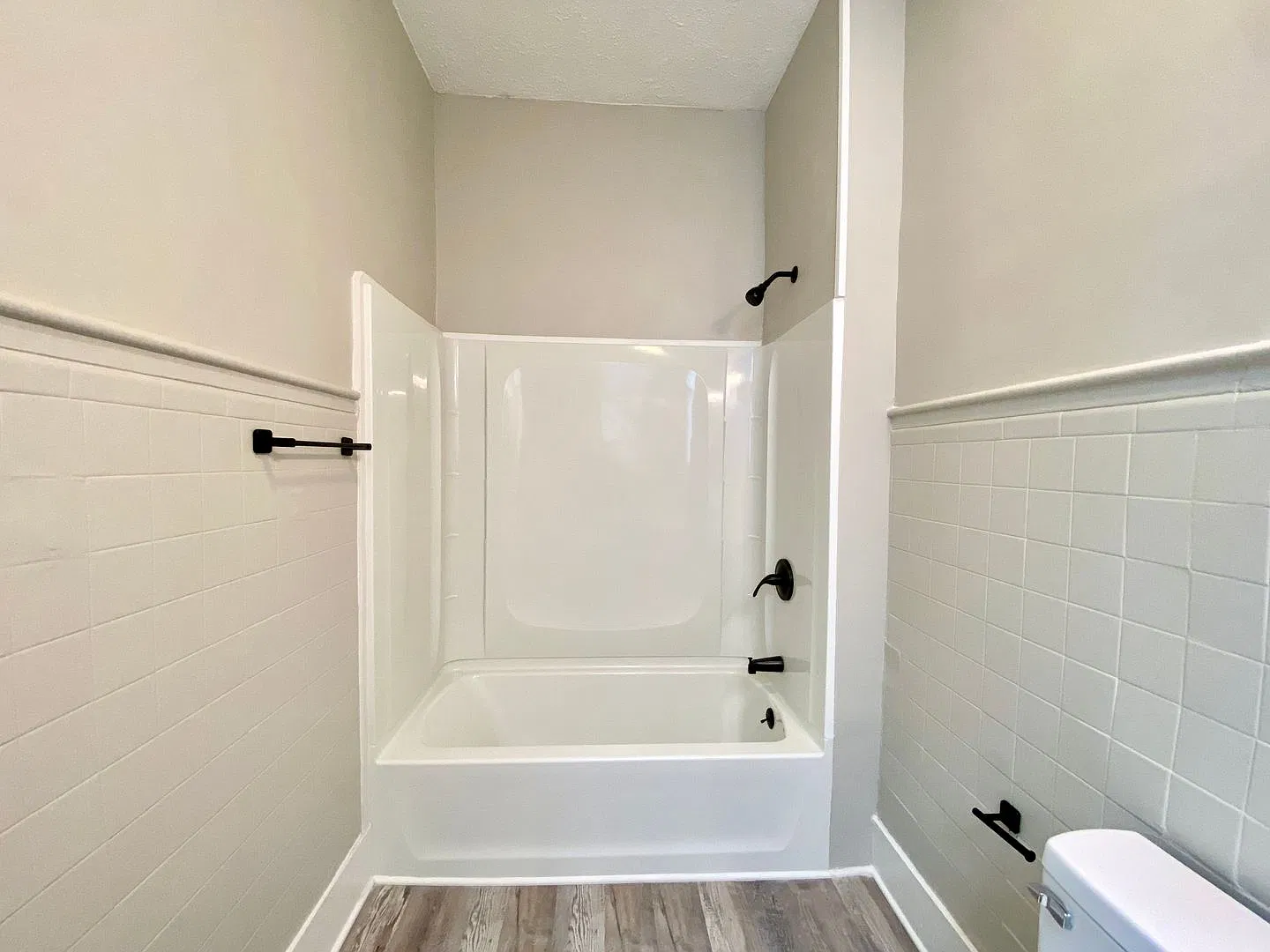 Newly Renovated 5 Bed/3 Bath Rental Mins. From UC on Klotter Ave Only $700/p ($3,500/mo) — Photo 4
