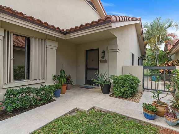 4th image of 2755 Hawthorne Ln