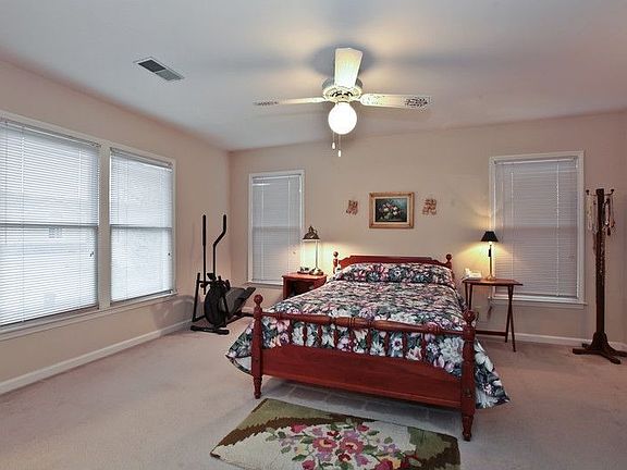Master Bedroom, 2nd Floor, Two Closets