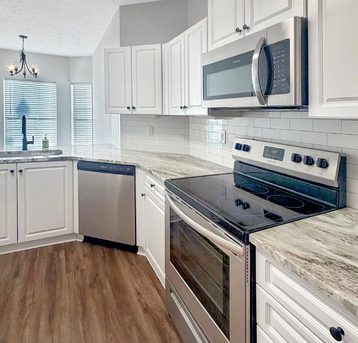 3 bed, 2.0 bath, 1600 sqft, $1,990 — Photo 2