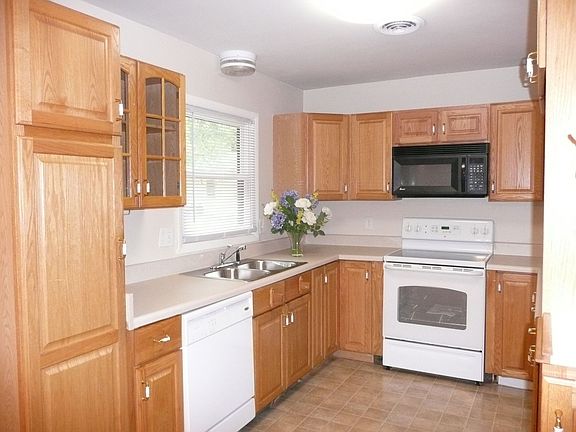 4th image of 4609 Camellia Dr
