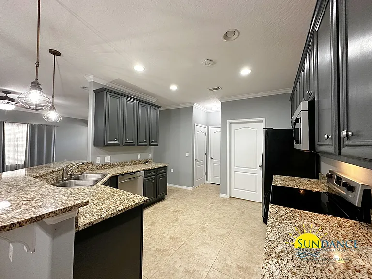 1588 Venice Ave — Photo 6