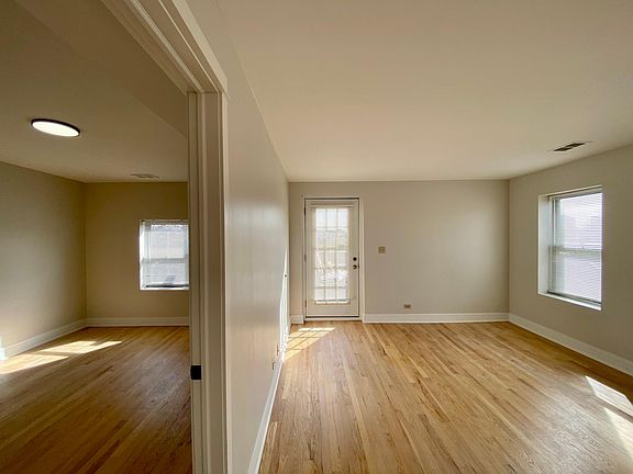 5th image of 1825 W North Ave APT 3B