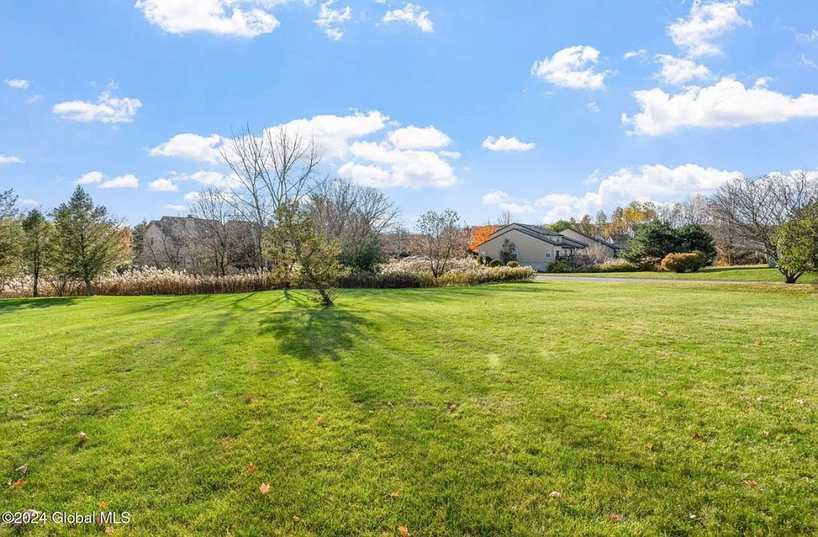 3 bed, 1250 sqft, $2,650 — Photo 3