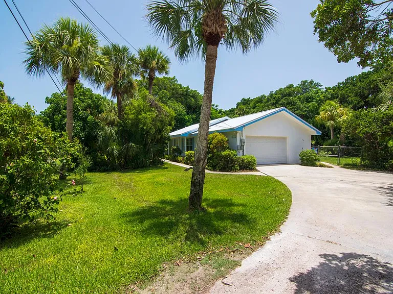 1545 Pelican Ln — Photo 39