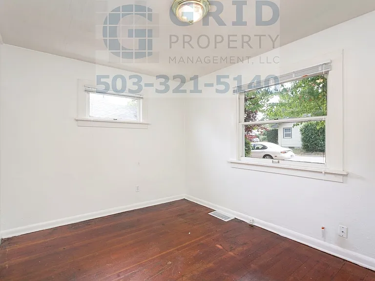 9037 NE Humboldt St — Photo 11