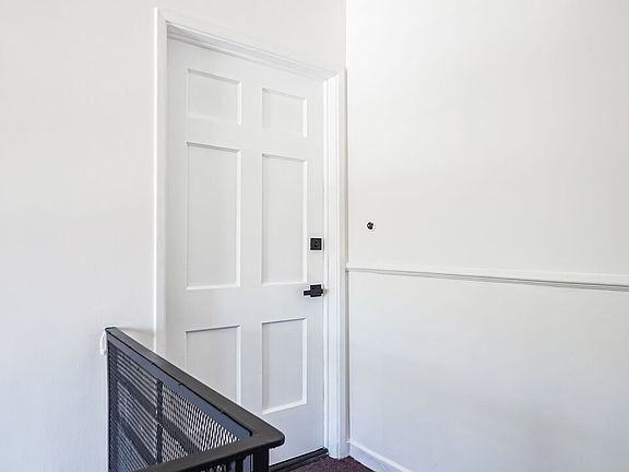 3rd image of 4030 Abourne Rd APT C
